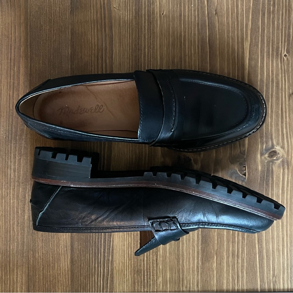 Madewel Women’s Black Leather Slip-On Loafers